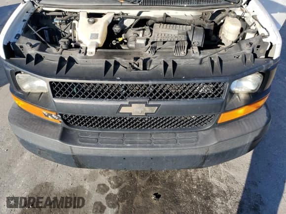 ✅ 2017 Chevrolet Express Cargo • VIN: 1GCWGAFF7H1106751 • Lot: 93034535. Wystawiony na Copart z przebiegiem 179 863 mil. Bezpłatny archiwum sprzedaży aukcyjnych z USA i szczegółowy raport historii pojazdu na DreamBid. Zdjęcie 11.