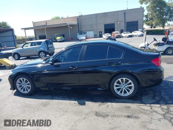 ✅ 2017 BMW 3 Series 320i xDrive • VIN: WBA8E5G39HNU45396 • Lot: 42696741. Listed on IAAI with 62,213 mi. Free auction sales archive from the USA and detailed vehicle history report at DreamBid. Image 14.