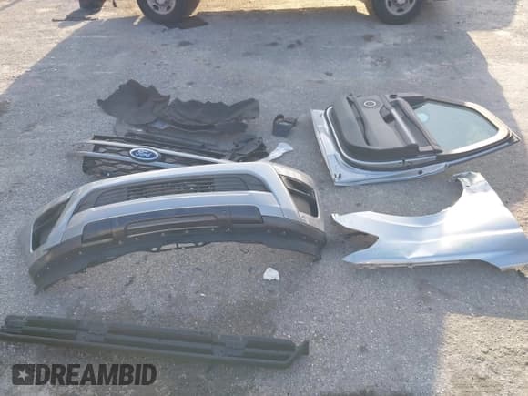 ✅ 2024 Ford Expedition XLT • VIN: 1FMJU1H83REA98705 • Lot: 41867535. Listed on IAAI with 181 mi. Free auction sales archive from the USA and detailed vehicle history report at DreamBid. Image 12.