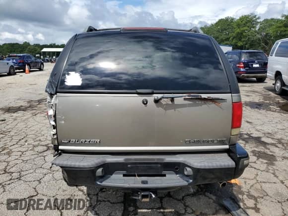 1998 Chevrolet Blazer LS with VIN 1GNCS13W4W2165387, listed as a Copart auction lot 64096254 with 287,101 mi miles and Salvage title. Bid and sale history available at DreamBid. Image 6.