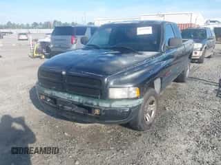 1998 Dodge 1500 z VIN 3B7HC13Y0WG196673, wystawiony jako IAAI lot #43391085 z przebiegiem 328 755 mil mil oraz . Historia ofert i sprzedaży dostępna na DreamBid. Obrazek 6.