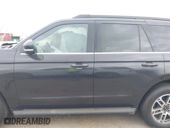✅ 2025 Ford Expedition Active • VIN: 1FMJU1H86SEA17492 • Lot: 42416154. Listed on IAAI with 2,890 mi. Free auction sales archive from the USA and detailed vehicle history report at DreamBid. Image 14.