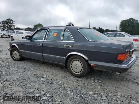✅ 1991 Mercedes-Benz 420 SEL • VIN: WDBCA35E4MA572753 • Лот: 58755485. Опубликован ранее на Copart с пробегом 179 449 миль. Бесплатный доступ к архиву аукционных продаж из США и подробный отчёт об истории автомобиля на DreamBid. Изображение 2.