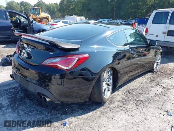 ✅ 2013 Hyundai Genesis Coupe Grand Touring • VIN: KMHHU6KJ1DU093704 • Lot: 42945486. Wystawiony na IAAI z przebiegiem 77 781 mil. Bezpłatny archiwum sprzedaży aukcyjnych z USA i szczegółowy raport historii pojazdu na DreamBid. Zdjęcie 4.