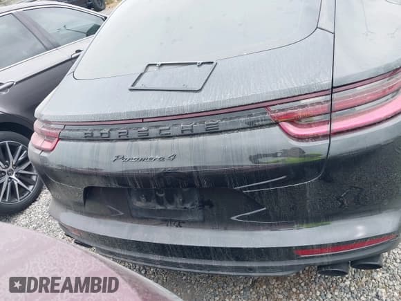 ✅ 2018 Porsche Panamera 4 E-Hybrid • VIN: WP0AE2A77JL129060 • Lot: 42420977. Wystawiony na IAAI z przebiegiem 70 062 mil. Bezpłatny archiwum sprzedaży aukcyjnych z USA i szczegółowy raport historii pojazdu na DreamBid. Zdjęcie 17.