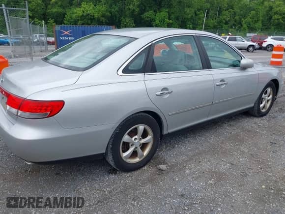 2007 Hyundai Azera SE с VIN KMHFC46F57A139674, выставлен на аукционе IAAI как лот 42367838 с пробегом 257 981 миль миль и . История ставок и продаж доступна на DreamBid. Изображение 4.