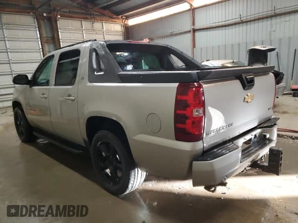 ✅ 2007 Chevrolet Avalanche 1LT • VIN: 3GNFK12307G145313 • Lot: 81746835. Listed on Copart with 136,215 mi. Free auction sales archive from the USA and detailed vehicle history report at DreamBid. Image 2.