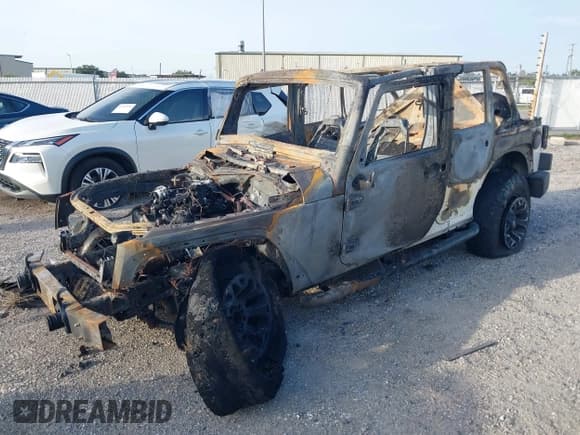 ✅ 2010 Jeep Wrangler Unlimited Sport • VIN: 1J4BB3H1XAL186562 • Lot: 42485990. Listed on IAAI with Not provided. Free auction sales archive from the USA and detailed vehicle history report at DreamBid. Image 16.