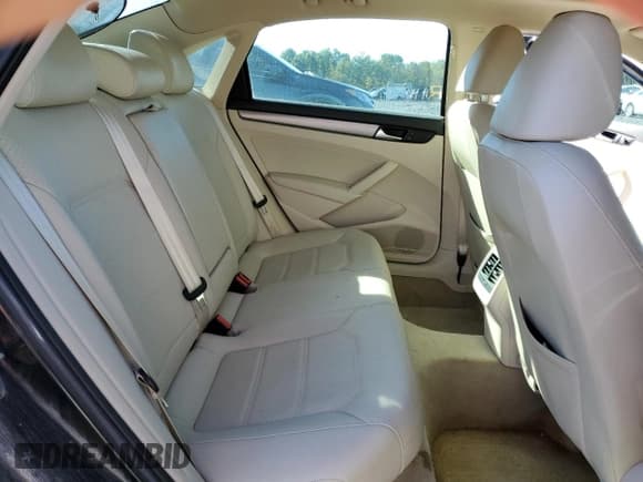 ✅ 2015 Volkswagen Passat SE • VIN: 1VWBV7A35FC058590 • Lot: 82481955. Listed on Copart with 181,867 mi. Free auction sales archive from the USA and detailed vehicle history report at DreamBid. Image 10.