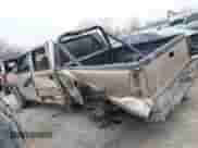 2006 Chevrolet Silverado 1500 LT1 z VIN 2GCEK13T261211113, wystawiony jako IAAI lot #41541256 z przebiegiem 241 415 mil mil oraz . Historia ofert i sprzedaży dostępna na DreamBid. Obrazek 13.