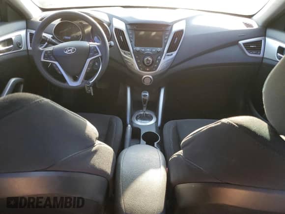 2015 Hyundai Veloster z VIN KMHTC6AD2FU229124, wystawiony jako Copart lot #51488653 z przebiegiem 62 406 mil mil oraz . Historia ofert i sprzedaży dostępna na DreamBid. Obrazek 8.