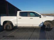 ✅ 2023 Chevrolet Silverado 1500 Custom Trail Boss • VIN: 3GCPDCEK1PG295307 • Lot: 43398211. Wystawiony na IAAI z przebiegiem 23 128 mil. Bezpłatny archiwum sprzedaży aukcyjnych z USA i szczegółowy raport historii pojazdu na DreamBid. Zdjęcie 14.