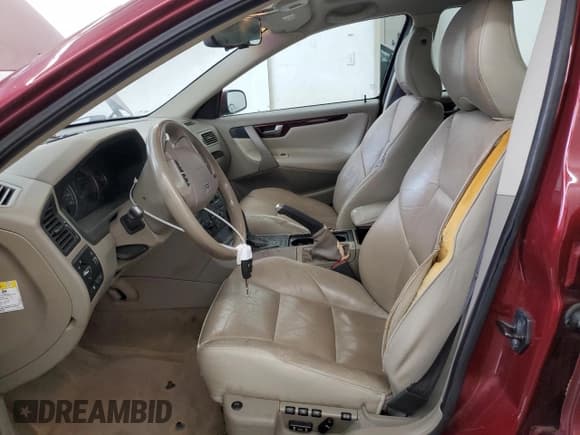 ✅ 2004 Volvo V70 • VIN: YV1SW59V042425502 • Lot: 55806265. Listed on Copart with 241,622 mi. Free auction sales archive from the USA and detailed vehicle history report at DreamBid. Image 7.