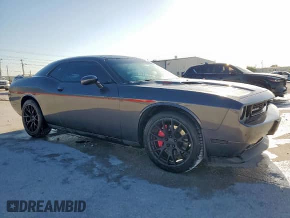 2014 Dodge Challenger Shaker z VIN 2C3CDYBT8EH302456, wystawiony jako Copart lot #60986835 z przebiegiem 108 228 mil mil oraz Czysty tytuł • Clean title. Historia ofert i sprzedaży dostępna na DreamBid. Obrazek 4.