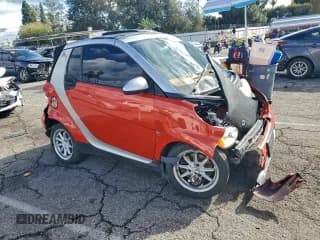 ✅ 2008 Smart fortwo Passion • VIN: WMEEK31X98K160070 • Lot: 94264555. Wystawiony na Copart z przebiegiem 56 973 mil. Bezpłatny archiwum sprzedaży aukcyjnych z USA i szczegółowy raport historii pojazdu na DreamBid. Zdjęcie 4.