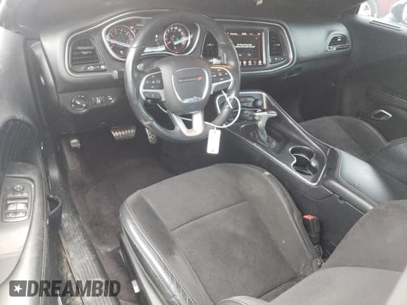 ✅ 2017 Dodge Challenger T/A 392 • VIN: 2C3CDZFJ4HH502379 • Lot: 74556524. Wystawiony na Copart z przebiegiem 108 298 mil. Bezpłatny archiwum sprzedaży aukcyjnych z USA i szczegółowy raport historii pojazdu na DreamBid. Zdjęcie 8.