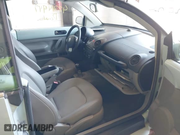 ✅ 2006 Volkswagen Beetle • VIN: 3VWRF31Y96M319153 • Lot: 42714949. Listed on IAAI with 179,322 mi. Free auction sales archive from the USA and detailed vehicle history report at DreamBid. Image 5.