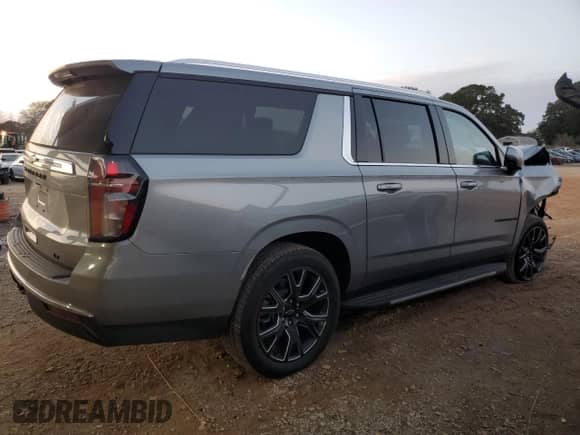 2024 Chevrolet Suburban LT z VIN 1GNSCCKDXRR331850, wystawiony jako Copart lot #79974784 z przebiegiem 4 611 mil mil oraz Czysty tytuł • Clean title. Historia ofert i sprzedaży dostępna na DreamBid. Obrazek 3.