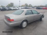 ✅ 2000 Toyota Camry LE • VIN: JT2BG22KXY0418018 • Lot: 43381609. Wystawiony na IAAI z przebiegiem 169 958 mil. Bezpłatny archiwum sprzedaży aukcyjnych z USA i szczegółowy raport historii pojazdu na DreamBid. Zdjęcie 4.