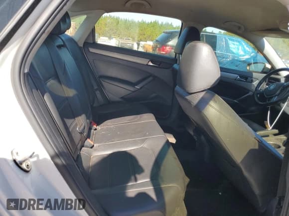 ✅ 2020 Volkswagen Passat SE • VIN: 1VWSA7A35LC027427 • Lot: 91030025. Wystawiony na Copart z przebiegiem 150 723 mil. Bezpłatny archiwum sprzedaży aukcyjnych z USA i szczegółowy raport historii pojazdu na DreamBid. Zdjęcie 10.