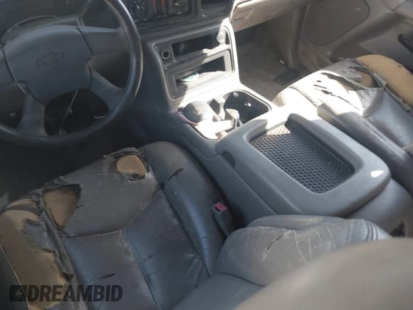 ✅ 2004 Chevrolet Suburban LT • VIN: 1GNEC16Z74J201779 • Лот: 41455901. Опубликован ранее на IAAI с пробегом Не указан. Бесплатный доступ к архиву аукционных продаж из США и подробный отчёт об истории автомобиля на DreamBid. Изображение 17.