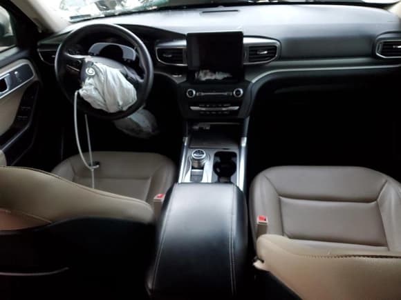 ✅ 2020 Ford Explorer XLT • VIN: 1FMSK7DH4LGB18202 • Лот: 92431755. Опубликован ранее на Copart с пробегом Не указан. Бесплатный доступ к архиву аукционных продаж из США и подробный отчёт об истории автомобиля на DreamBid. Изображение 8.