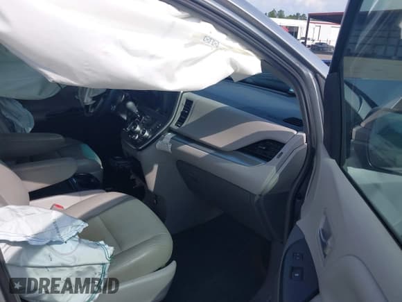 ✅ 2016 Toyota Sienna LE AAS • VIN: 5TDKK3DC4GS746001 • Lot: 43076702. Listed on IAAI with 97,690 mi. Free auction sales archive from the USA and detailed vehicle history report at DreamBid. Image 5.