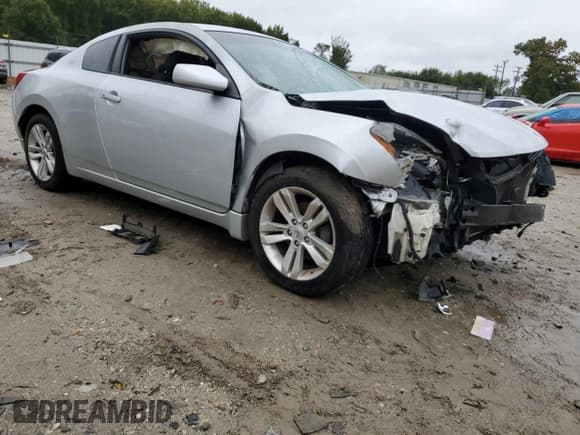 ✅ 2013 Nissan Altima S • VIN: 1N4AL2EP3DC131298 • Лот: 86451135. Опубликован ранее на Copart с пробегом 93 524 миль. Бесплатный доступ к архиву аукционных продаж из США и подробный отчёт об истории автомобиля на DreamBid. Изображение 4.