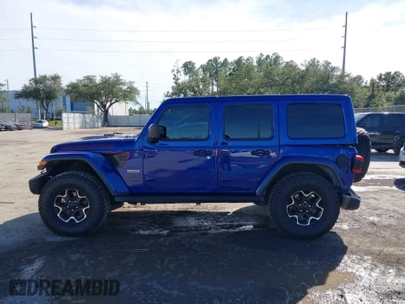 ✅ 2020 Jeep Wrangler Unlimited Recon • VIN: 1C4HJXFN0LW265479 • Lot: 43655987. Listed on IAAI with 85,805 mi. Free auction sales archive from the USA and detailed vehicle history report at DreamBid. Image 14.