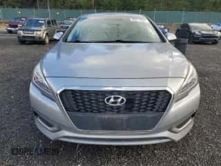 2016 Hyundai Sonata SE z VIN KMHE24L18GA012411, wystawiony jako Copart lot #89817005 z przebiegiem 82 590 mil mil oraz Czysty tytuł • Clean title. Historia ofert i sprzedaży dostępna na DreamBid. Obrazek 5.