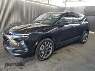 ✅ 2025 Chevrolet Blazer RS • VIN: 3GNKBERS4SS188450 • Лот: 85719315. Опубликован ранее на Copart с пробегом 13 792 миль. Бесплатный доступ к архиву аукционных продаж из США и подробный отчёт об истории автомобиля на DreamBid. Изображение 1.