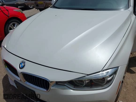 ✅ 2018 BMW 3 Series 330e • VIN: WBA8E1C51JA756625 • Lot: 42269324. Wystawiony na IAAI z przebiegiem 58 745 mil. Bezpłatny archiwum sprzedaży aukcyjnych z USA i szczegółowy raport historii pojazdu na DreamBid. Zdjęcie 6.
