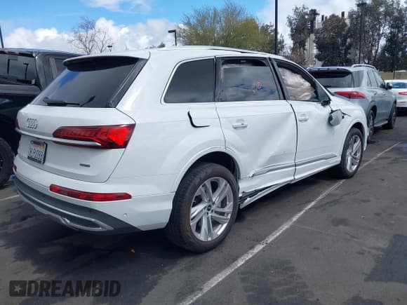 ✅ 2022 Audi Q7 Premium Plus • VIN: WA1LXBF7XND007380 • Lot: 41782695. Listed on IAAI with Not provided. Free auction sales archive from the USA and detailed vehicle history report at DreamBid. Image 4.