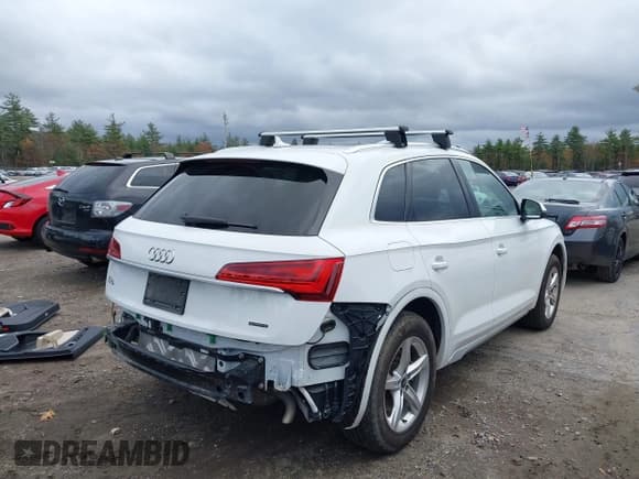 ✅ 2024 Audi Q5 Premium • VIN: WA1ABAFY0R2050717 • Lot: 43569370. Wystawiony na IAAI z przebiegiem 28 722 mil. Bezpłatny archiwum sprzedaży aukcyjnych z USA i szczegółowy raport historii pojazdu na DreamBid. Zdjęcie 4.