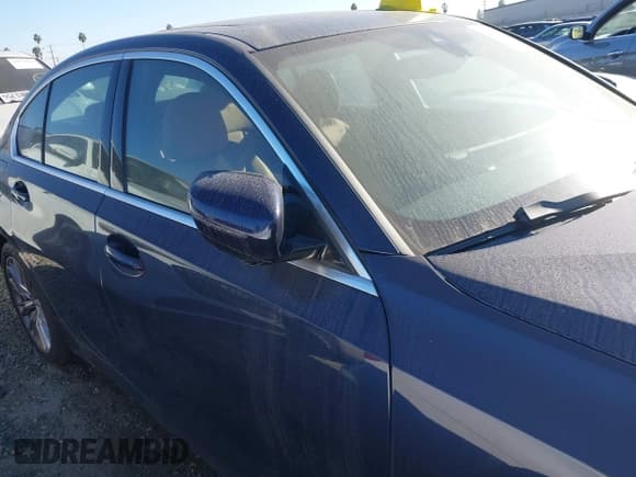 ✅ 2024 BMW 3 Series 330e • VIN: 3MW39FF05R8E83594 • Lot: 43427849. Listed on IAAI with 12,902 mi. Free auction sales archive from the USA and detailed vehicle history report at DreamBid. Image 13.