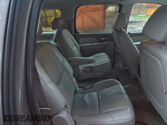 ✅ 2007 Chevrolet Suburban LT • VIN: 3GNFK16387G309028 • Лот: 96000355. Опубликован ранее на Copart с пробегом 191 357 миль. Бесплатный доступ к архиву аукционных продаж из США и подробный отчёт об истории автомобиля на DreamBid. Изображение 6.
