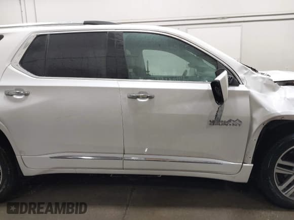 ✅ 2023 Chevrolet Traverse High Country • VIN: 1GNEVNKWXPJ176247 • Lot: 41515012. Wystawiony na IAAI z przebiegiem 69 663 mil. Bezpłatny archiwum sprzedaży aukcyjnych z USA i szczegółowy raport historii pojazdu na DreamBid. Zdjęcie 13.