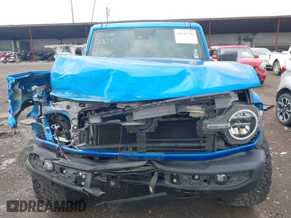 ✅ 2021 Ford Bronco • VIN: 1FMDE5BH0MLA98255 • Lot: 42447799. Wystawiony na IAAI z przebiegiem 44 430 mil. Bezpłatny archiwum sprzedaży aukcyjnych z USA i szczegółowy raport historii pojazdu na DreamBid. Zdjęcie 12.