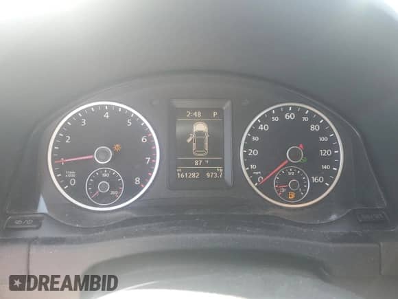 2013 Volkswagen Tiguan S z VIN WVGAV7AX8DW554282, wystawiony jako Copart lot #86422715 z przebiegiem 161 282 mil mil oraz Szkoda całkowita • Salvage title. Historia ofert i sprzedaży dostępna na DreamBid. Obrazek 9.