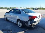 ✅ 2017 Volkswagen Jetta S • VIN: 3VW2B7AJ1HM415059 • Lot: 43555214. Wystawiony na IAAI z przebiegiem 102 894 mil. Bezpłatny archiwum sprzedaży aukcyjnych z USA i szczegółowy raport historii pojazdu na DreamBid. Zdjęcie 3.