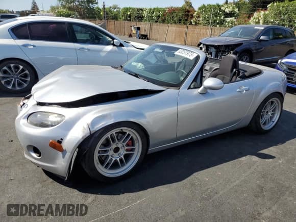 ✅ 2006 Mazda MX-5 Miata Touring • VIN: JM1NC25F960119471 • Lot: 63057975. Wystawiony na Copart z przebiegiem 66 345 mil. Bezpłatny archiwum sprzedaży aukcyjnych z USA i szczegółowy raport historii pojazdu na DreamBid. Zdjęcie 1.