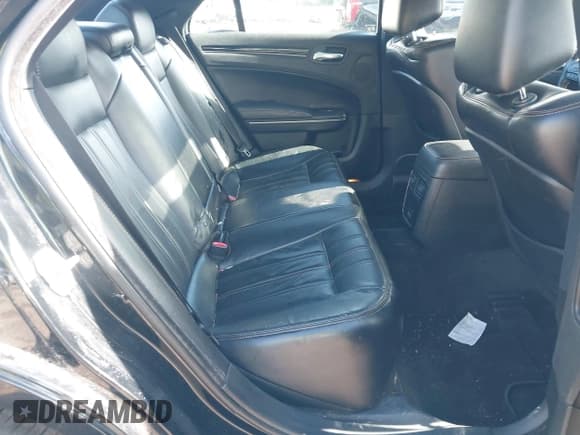 ✅ 2017 Chrysler 300 S • VIN: 2C3CCABG9HH661686 • Lot: 42431615. Listed on IAAI with 114,851 mi. Free auction sales archive from the USA and detailed vehicle history report at DreamBid. Image 8.