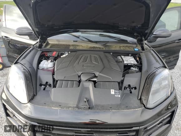 ✅ 2025 Porsche Cayenne • VIN: WP1AA2AYXSDA01216 • Lot: 51861125. Wystawiony na Copart z przebiegiem 864 mil. Bezpłatny archiwum sprzedaży aukcyjnych z USA i szczegółowy raport historii pojazdu na DreamBid. Zdjęcie 12.