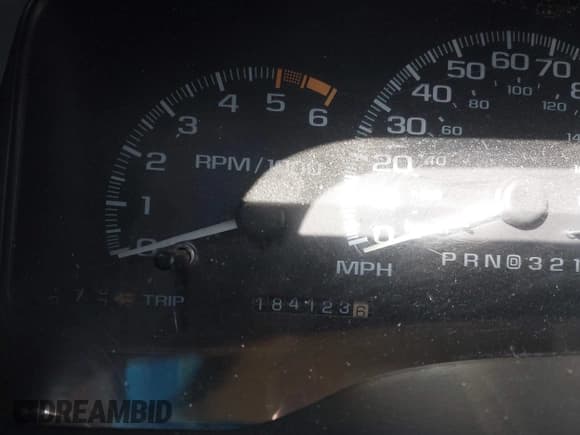 ✅ 1999 Cadillac Escalade • VIN: 1GYEK13R4XR411823 • Lot: 41221246. Wystawiony na IAAI z przebiegiem 184 123 mil. Bezpłatny archiwum sprzedaży aukcyjnych z USA i szczegółowy raport historii pojazdu na DreamBid. Zdjęcie 7.