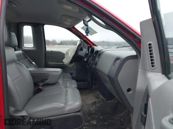 ✅ 2008 Ford F-150 XL • VIN: 1FTRF12268KE99817 • Lot: 41916032. Wystawiony na IAAI z przebiegiem 226 307 mil. Bezpłatny archiwum sprzedaży aukcyjnych z USA i szczegółowy raport historii pojazdu na DreamBid. Zdjęcie 5.