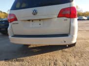 ✅ 2012 Volkswagen Routan SE • VIN: 2C4RVABG6CR393585 • Lot: 43661124. Listed on IAAI with 121,380 mi. Free auction sales archive from the USA and detailed vehicle history report at DreamBid. Image 6.