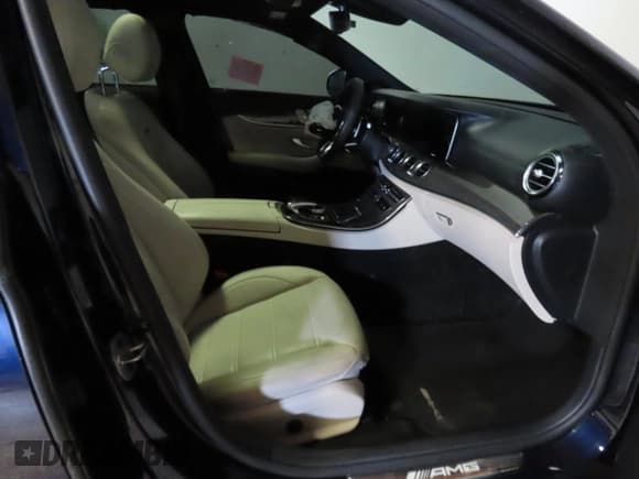 ✅ 2020 Mercedes-Benz E 63 S AMG • VIN: WDDZF8KB2LA742892 • Лот: 41627755. Опубликован ранее на Copart с пробегом 81 262 миль. Бесплатный доступ к архиву аукционных продаж из США и подробный отчёт об истории автомобиля на DreamBid. Изображение 4.