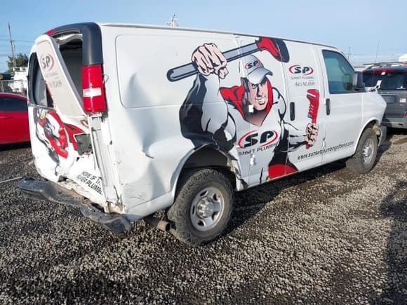 ✅ 2016 Chevrolet Express Cargo • VIN: 1GCWGAFF0G1135684 • Lot: 43530101. Listed on IAAI with 135,955 mi. Free auction sales archive from the USA and detailed vehicle history report at DreamBid. Image 4.