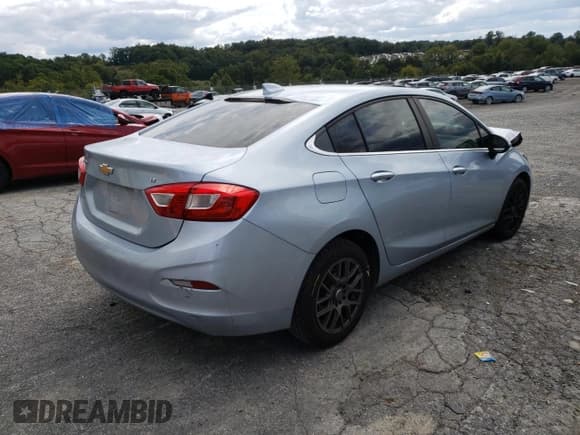 ✅ 2017 Chevrolet Cruze LT • VIN: 1G1BE5SM4H7172597 • Lot: 60172392. Listed on Copart with 137,127 mi. Free auction sales archive from the USA and detailed vehicle history report at DreamBid. Image 4.