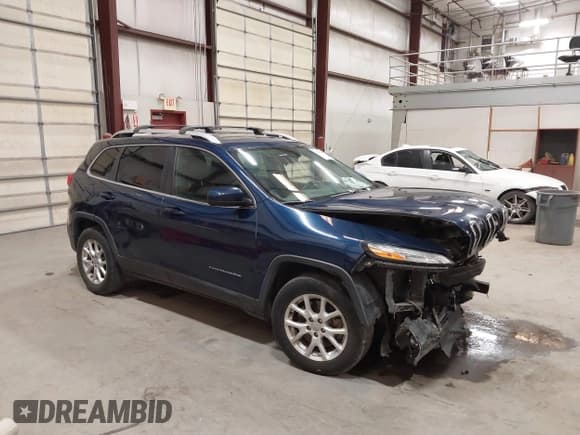 ✅ 2018 Jeep Cherokee Latitude Plus • VIN: 1C4PJMLB0JD612922 • Lot: 42581594. Wystawiony na IAAI z przebiegiem 137 793 mil. Bezpłatny archiwum sprzedaży aukcyjnych z USA i szczegółowy raport historii pojazdu na DreamBid. Zdjęcie 1.